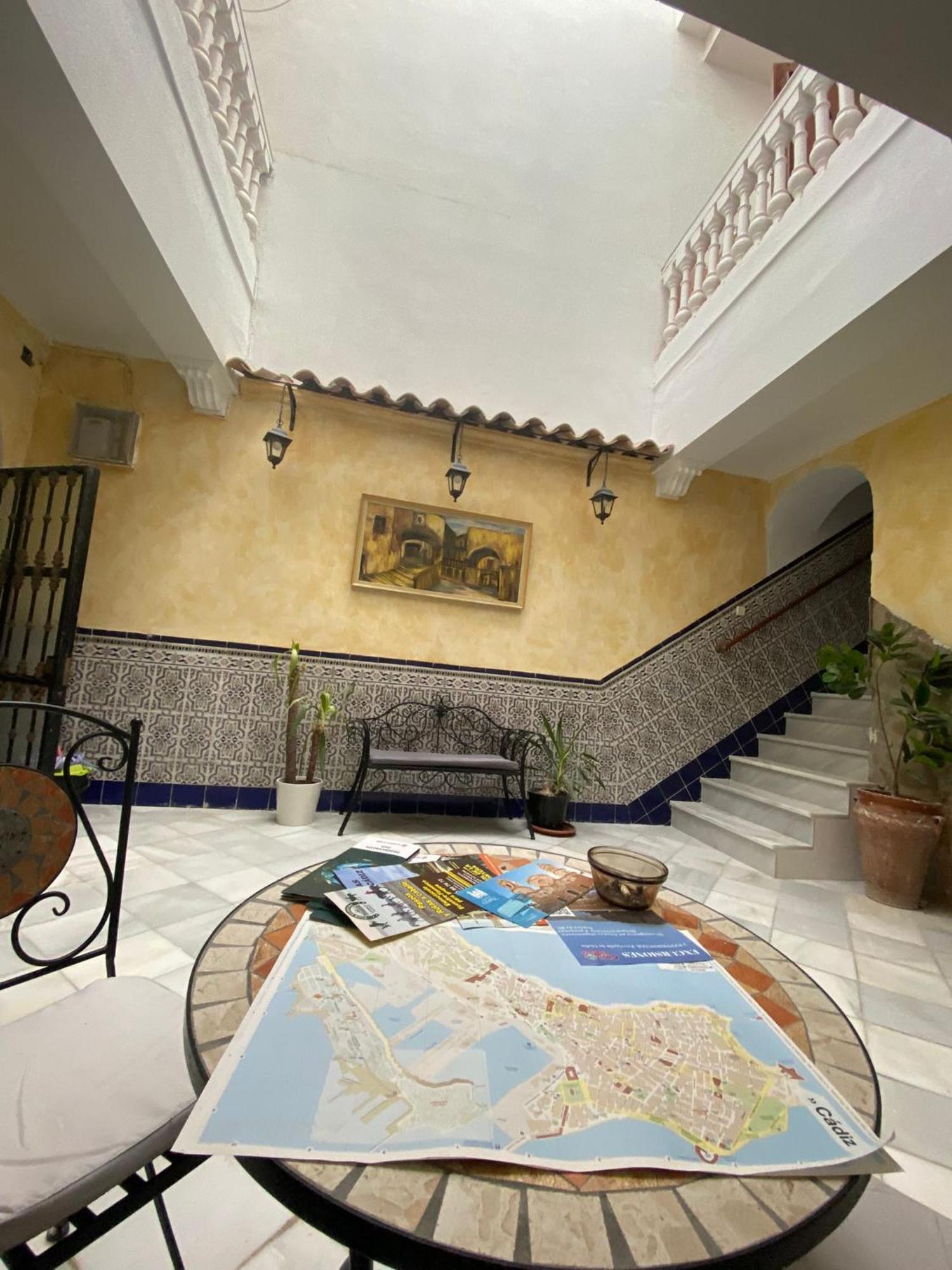 Patio Andalusi Junto A La Vina Lägenhet Cádiz Exteriör bild