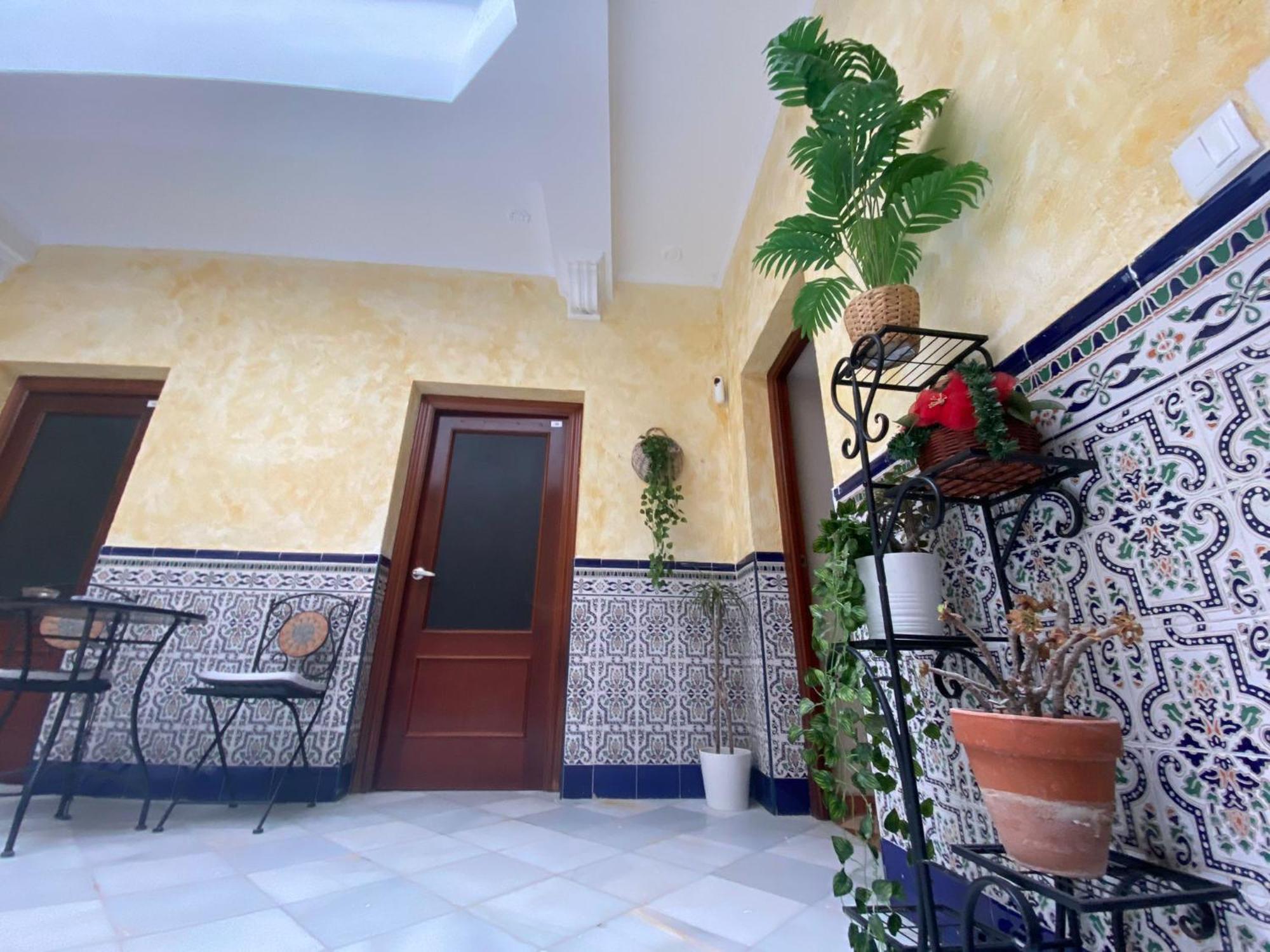 Patio Andalusi Junto A La Vina Lägenhet Cádiz Exteriör bild